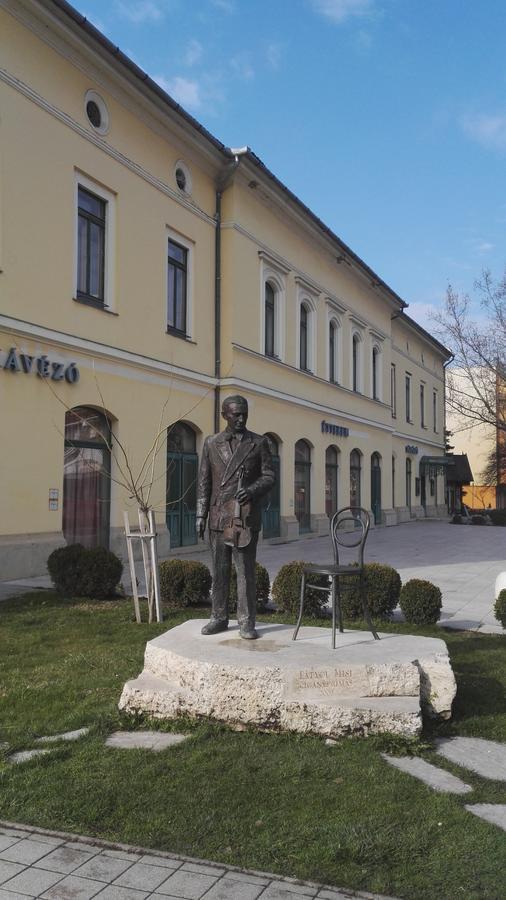 Csipke Apartman Makó Buitenkant foto