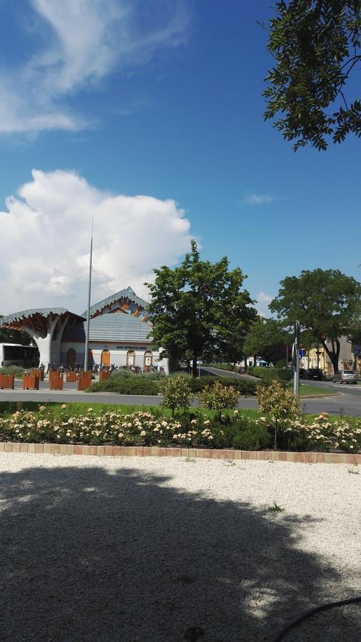 Csipke Apartman Makó Buitenkant foto